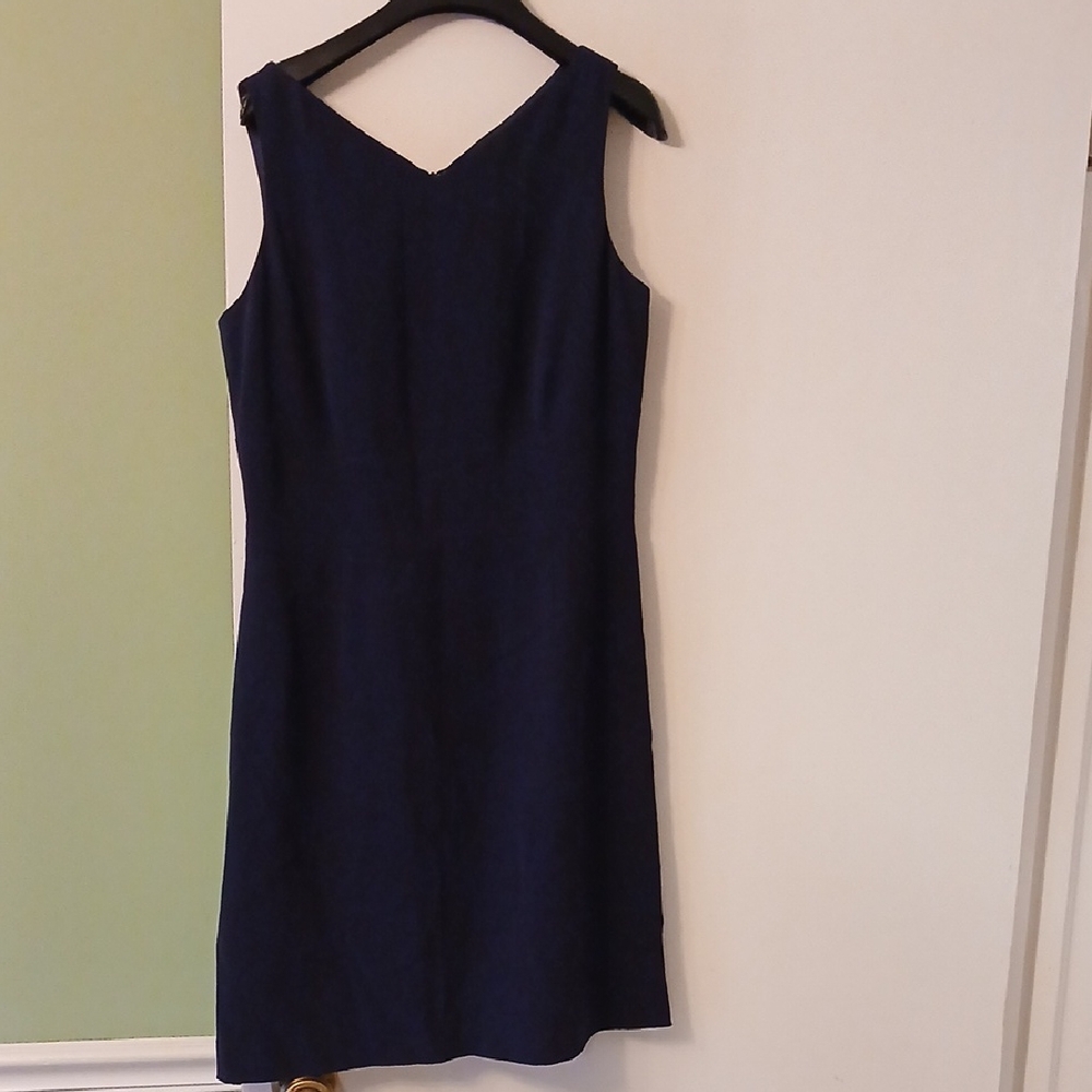Elegant Navy Blue Sleeveless Sheath Dress